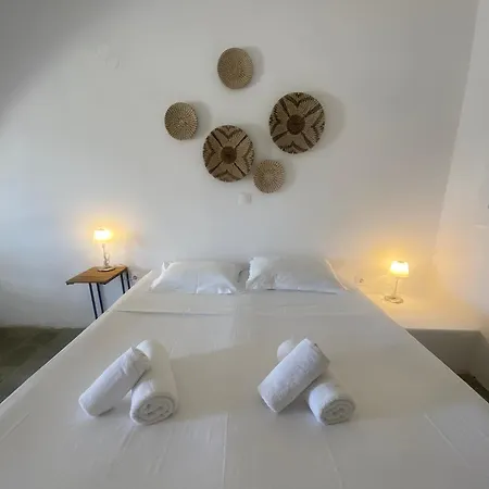 Iliopetra 3* Chrisi Akti (Paros)