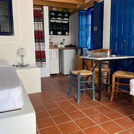 Iliopetra Chrisi Akti (Paros)