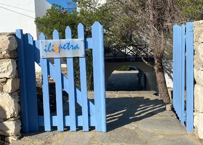 Iliopetra מלון דירות 3*