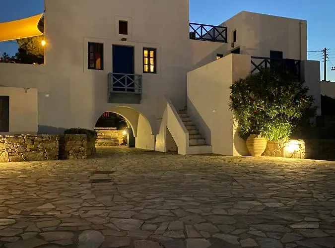 Iliopetra מלון דירות 3*