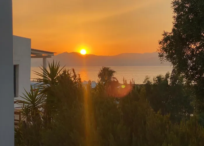 Iliopetra מלון דירות 3*