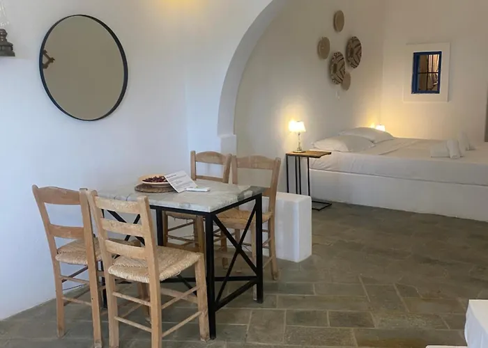 Iliopetra מלון דירות 3*