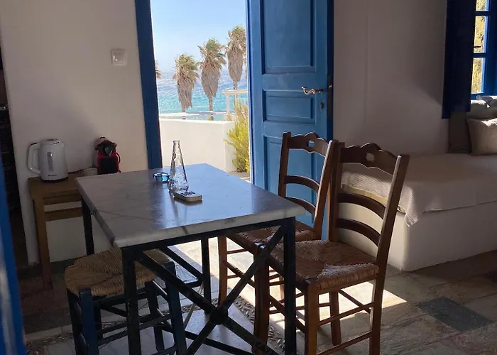 Iliopetra מלון דירות 3*